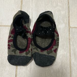 Tavi Noir grip socks worn one time.